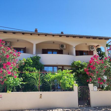 Apartments Busic Biograd Na Moru Exteriör bild