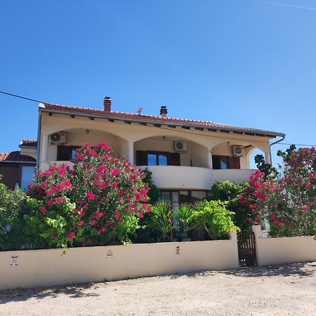 Apartments Busic Biograd Na Moru Exteriör bild