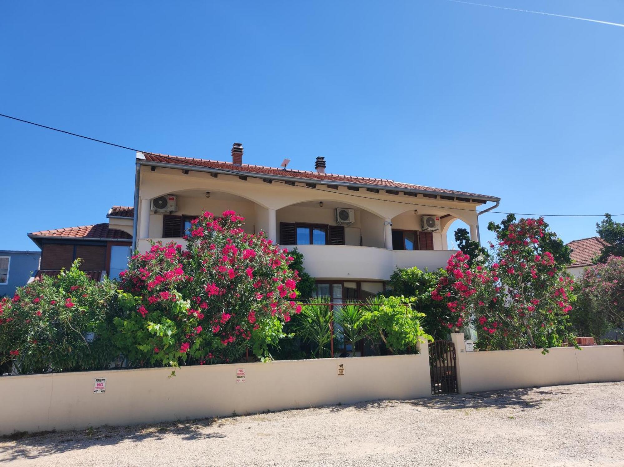 Apartments Busic Biograd Na Moru Exteriör bild